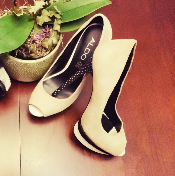 ALDO HEELS - Picture 1 of 2